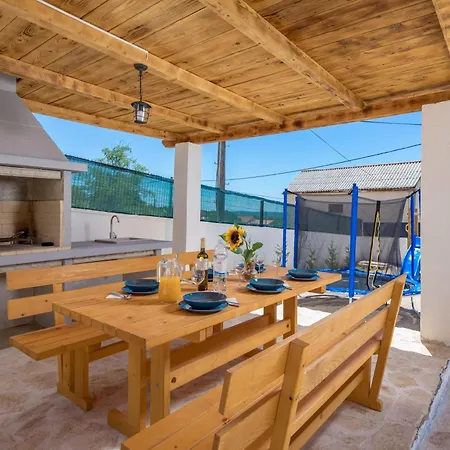 וילה Cecilia Slivnica